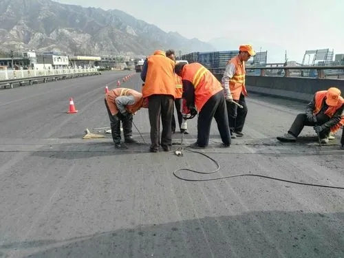 温泉道路桥梁病害治理